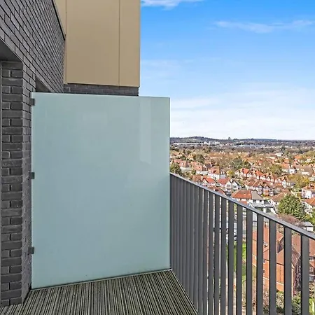 One Bedroom Modern Next To Wembley Stadium! * London