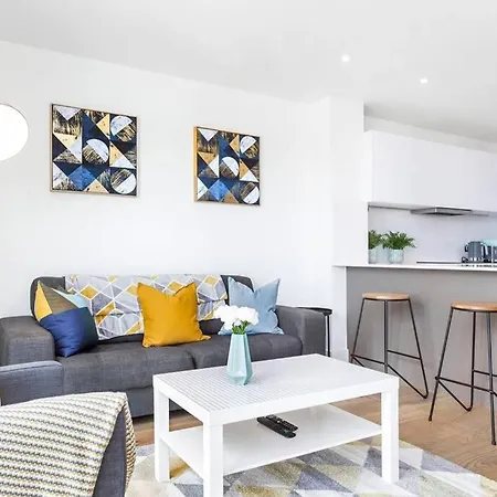 One Bedroom Modern Next To Wembley Stadium! * London