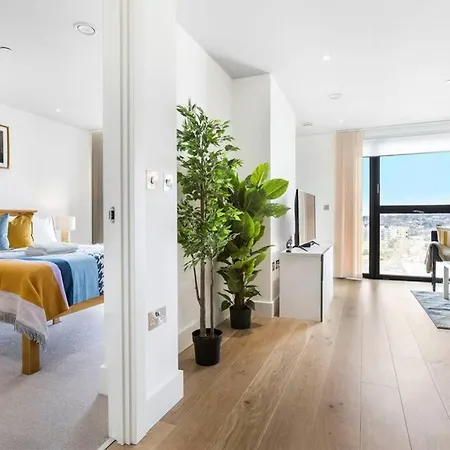One Bedroom Modern Next To Wembley Stadium! * London