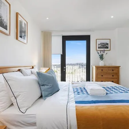One Bedroom Modern Next To Wembley Stadium! * London