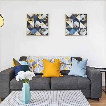 One Bedroom Modern Next To Wembley Stadium! London