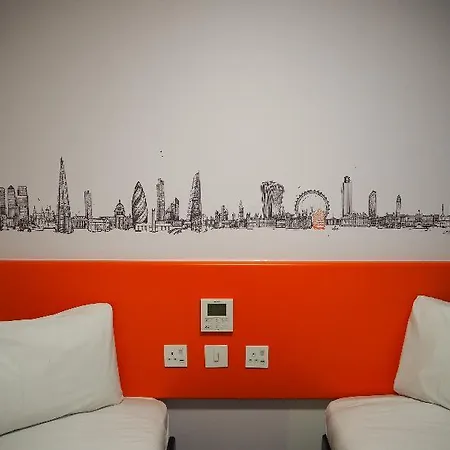 Easyhotel Hotel 2*