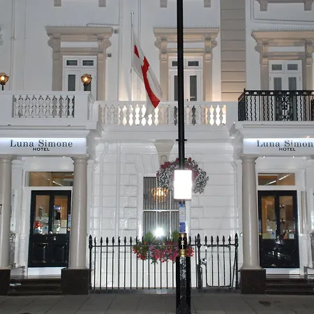 Luna And Simone 3* London
