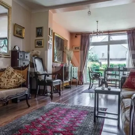 Holiday home Beautiful 4-bed House In Sutton