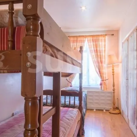 Holiday home Beautiful 4-bed House In Sutton *