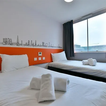 Hotel Easyhotel 2*