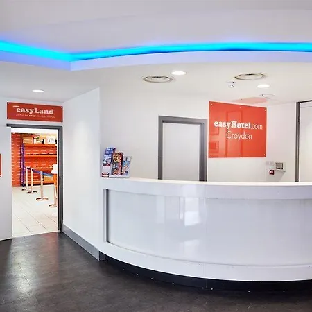 Easyhotel Hotel 2*