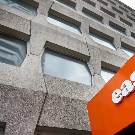 Hotel Easyhotel 2*