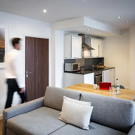 מלון דירות Adagio London 4*