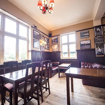 Oyo The Man Pub And Hotel 3*