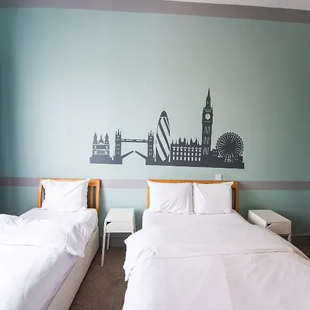 Oyo The Man Pub And Hotel 3*