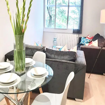 Heathrow By Manhatan Apartment