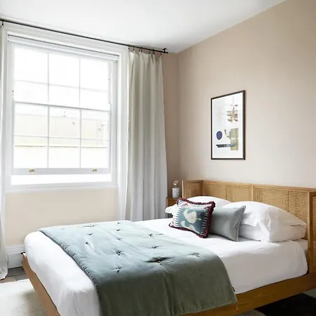Luxurious 1 Bedroom - Minutes From Angel Tube St. Apartment
