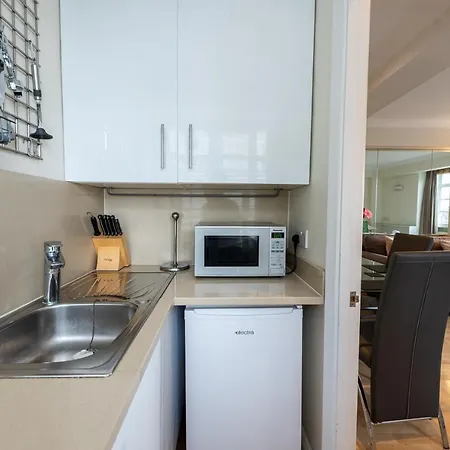 803 - Nell Gwynn House, Chelsea Apartment *