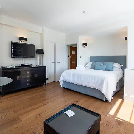 638 - Nell Gwynn House, Chelsea Apartment *