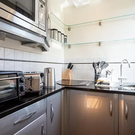 638 - Nell Gwynn House, Chelsea Apartment *