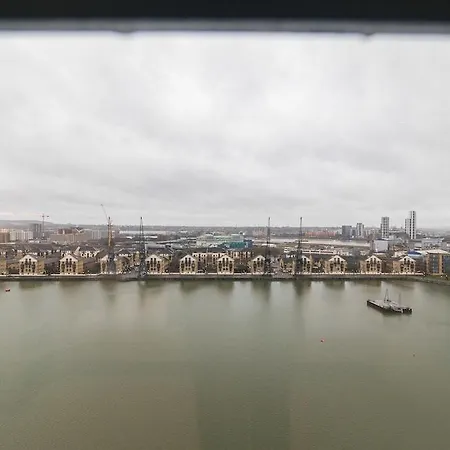 Austin David - New Island Hotel Barking (Greater London)