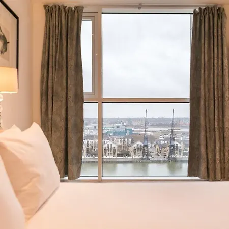 Austin David - New Island Hotel 4*