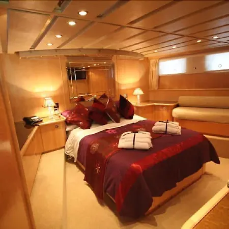 Hotel Absolute Pleasure Yacht 4*