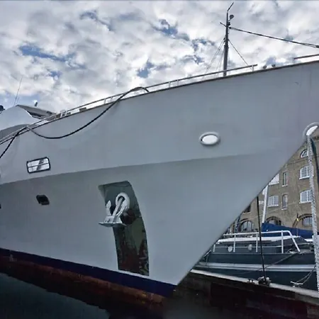 Hotel Absolute Pleasure Yacht