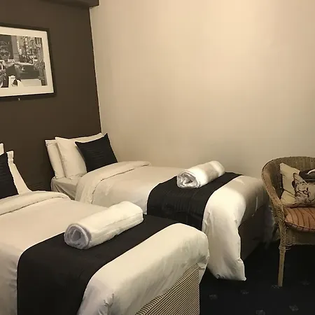 Carlton Kensington 3*