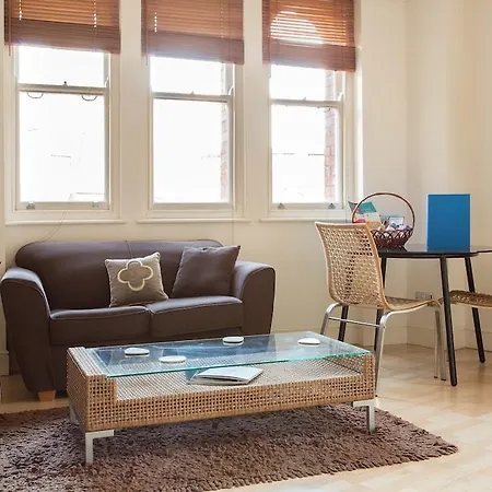 Urban Astral House 4*