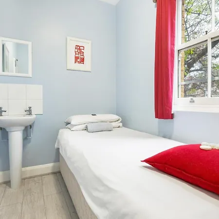 Astor Victoria Hostel