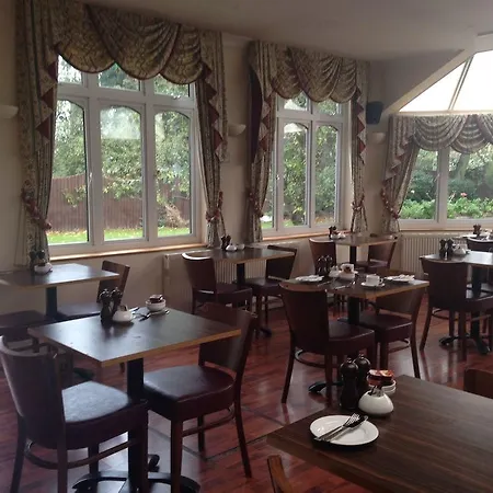 Glenlyn & Couette-café 3*