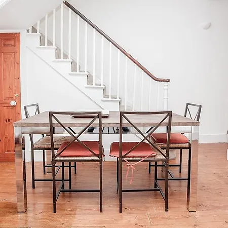 Elegant Victorian 3-bed Near Hammersmith