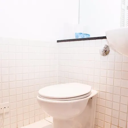 4 Bedroom Flat Near Eye 3*