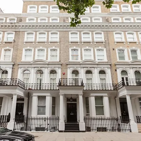 Bed & Breakfast Harrods 3*