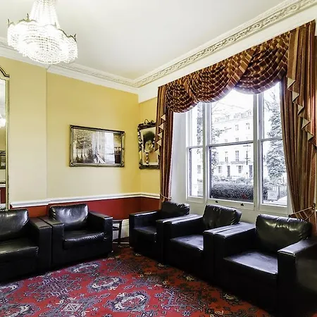 Hotel Tudor Court