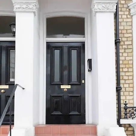 Comfortable Earls Court Hotel