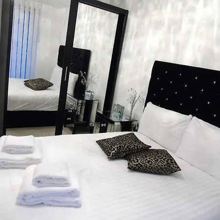 Lincoln Plaza London, Curio Collection By Hilton London