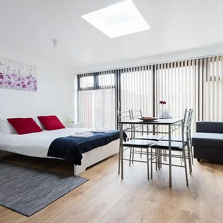 Rainbow Canary Wharf Apartment