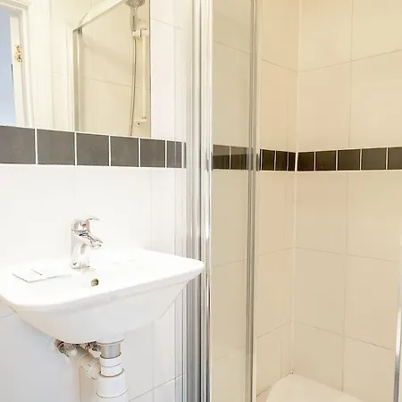 Acton Hill Guest house 2*
