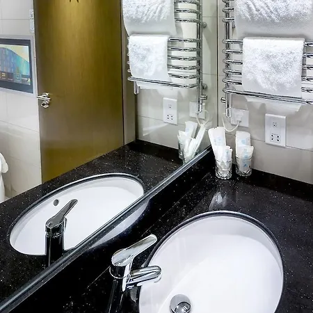 Atrium Heathrow 4*