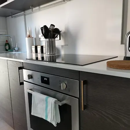 Heathrow North By Charles Hope Apartment Hounslow