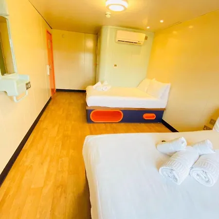 Hotel Easyhotel London Heathrow