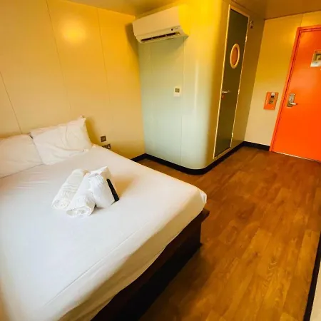 Hotel Easyhotel London Heathrow
