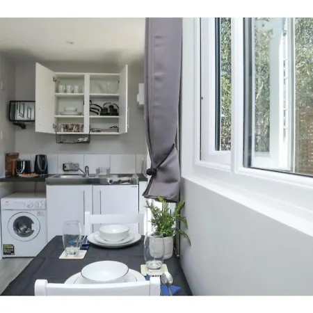 Stayzo - Crofton Park - Refurbished Apartment