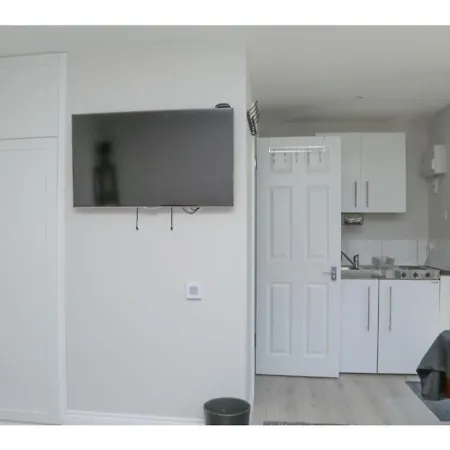 Stayzo - Crofton Park - Refurbished Apartment London