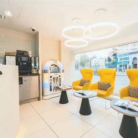 Point A Westminster Otel 3*