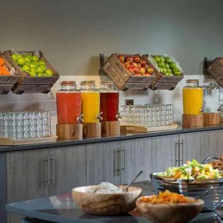 Hotel Radisson And Conference Centre London Heathrow 4*