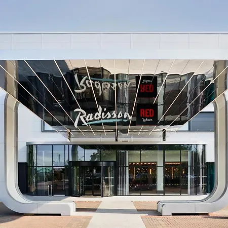 Hotel Radisson And Conference Centre London Heathrow 4*