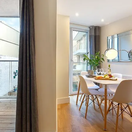 Hotel Luxurious Canary Gateway Serviced 4*