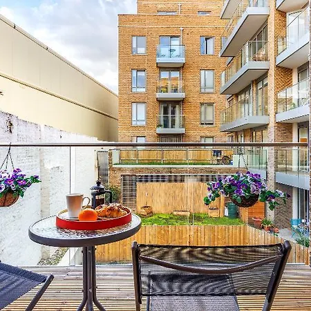 Luxurious Canary Gateway Serviced Hotel 4*