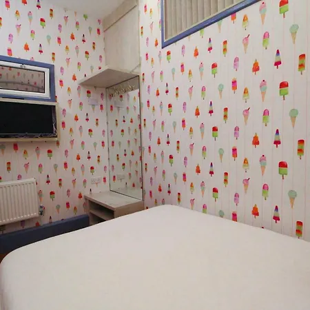 Backpackers Youth 18 - 35 Years Old Only Vandrarhem