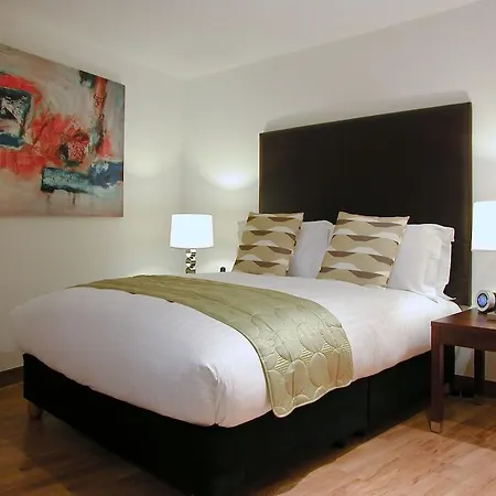 מלון דירות Native Kings Wardrobe, St Pauls 4*