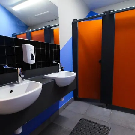 Backpackers Youth 18 - 35 Years Old Only London